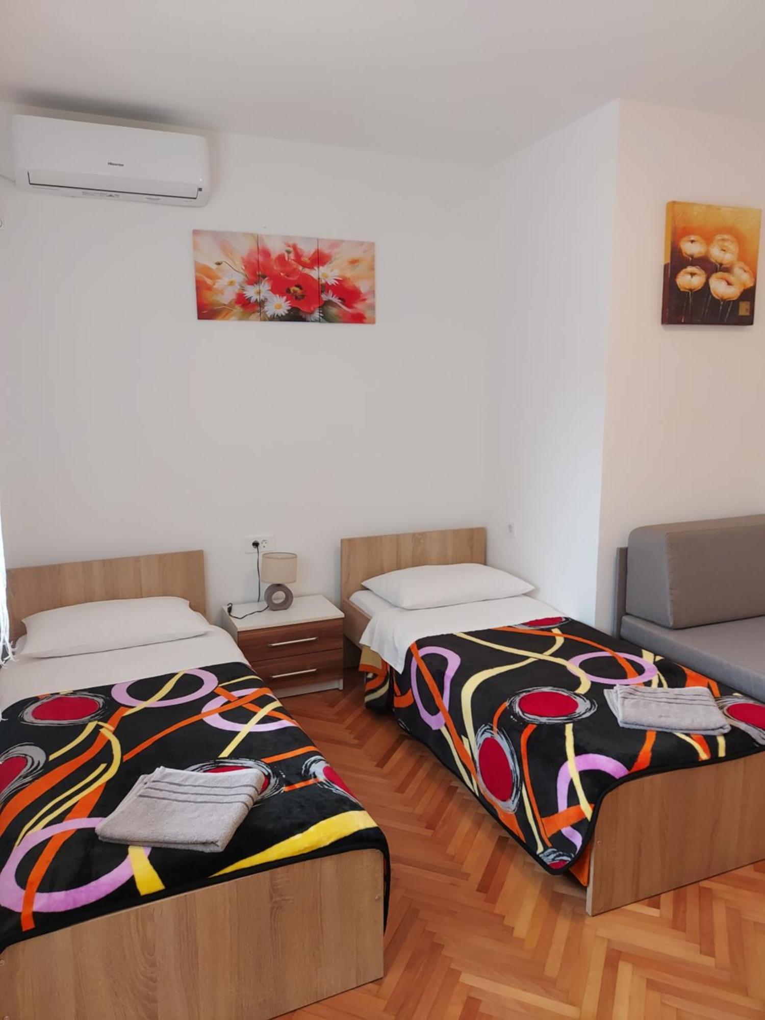 Elena Rooms Pasjak Exterior foto